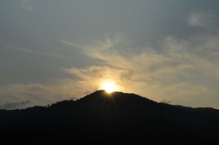 2011/10/07 6:55 大文字山のほぼまんなかから日が昇る